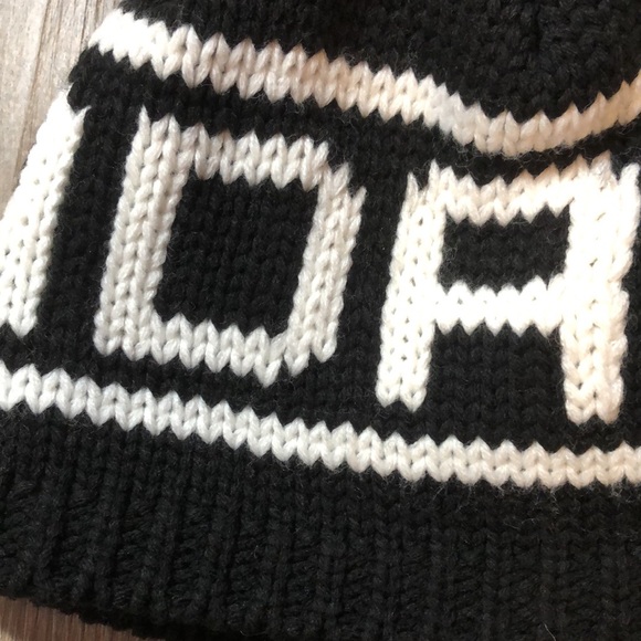 Black & White CANADA Toque - Picture 11 of 11